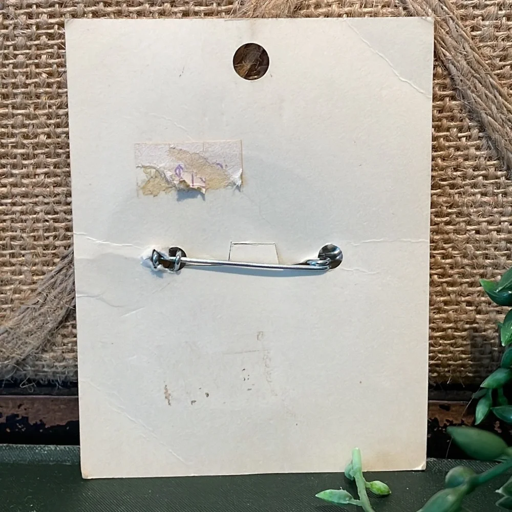 Vintage Trisar button pin